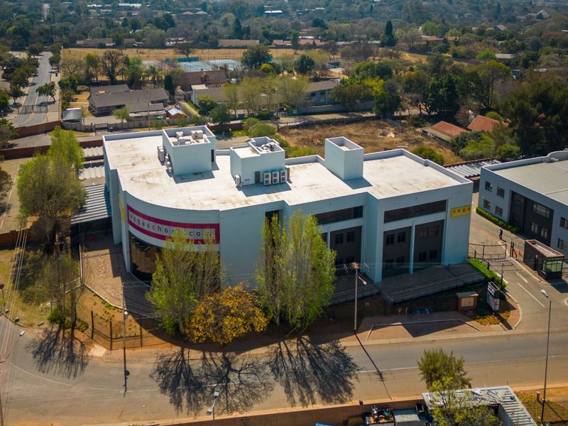 GLA (M2) 2,378 Commercial Office Space in Lynwood, Pretoria: - Photo 3