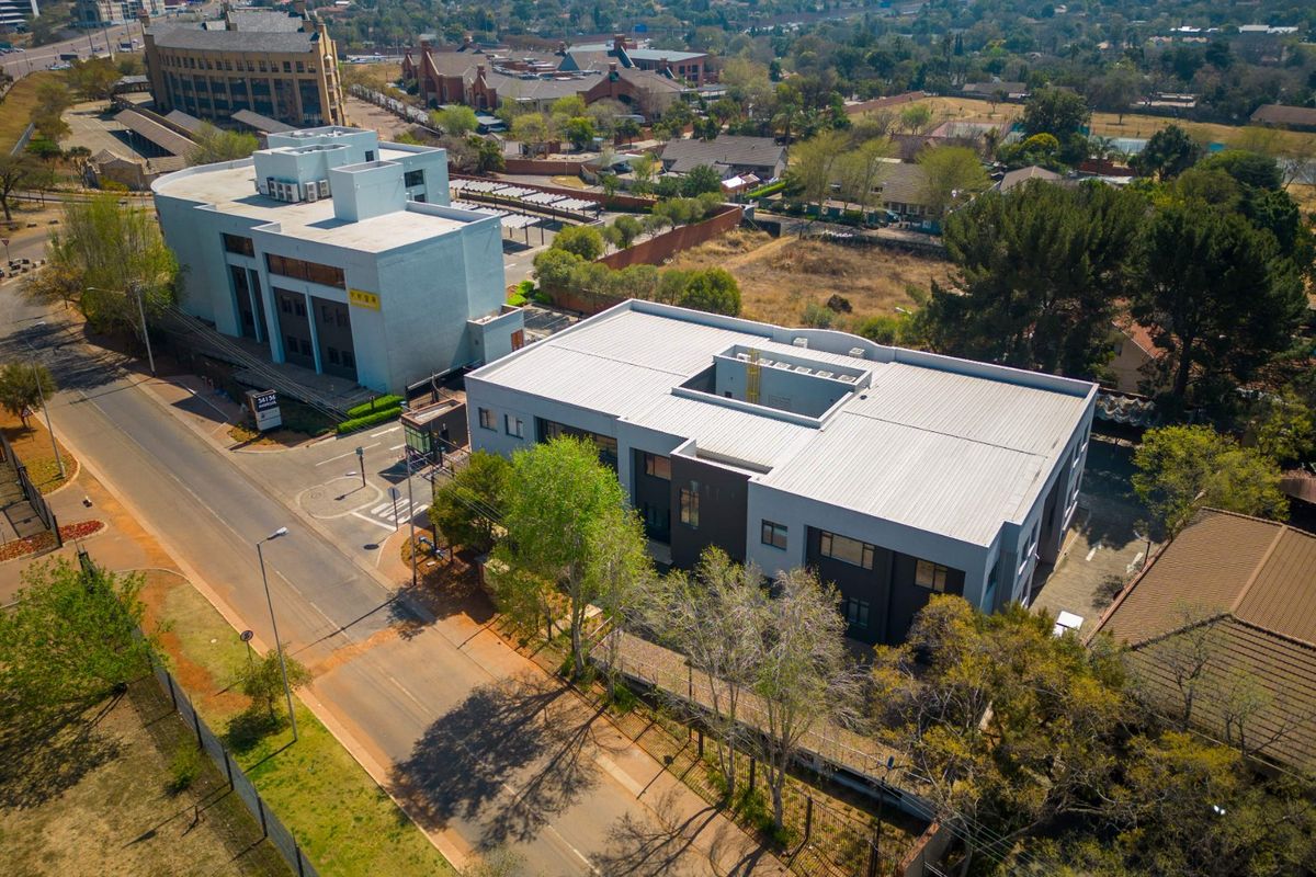 GLA (M2) 2,378 Commercial Office Space in Lynwood, Pretoria: - Photo 2