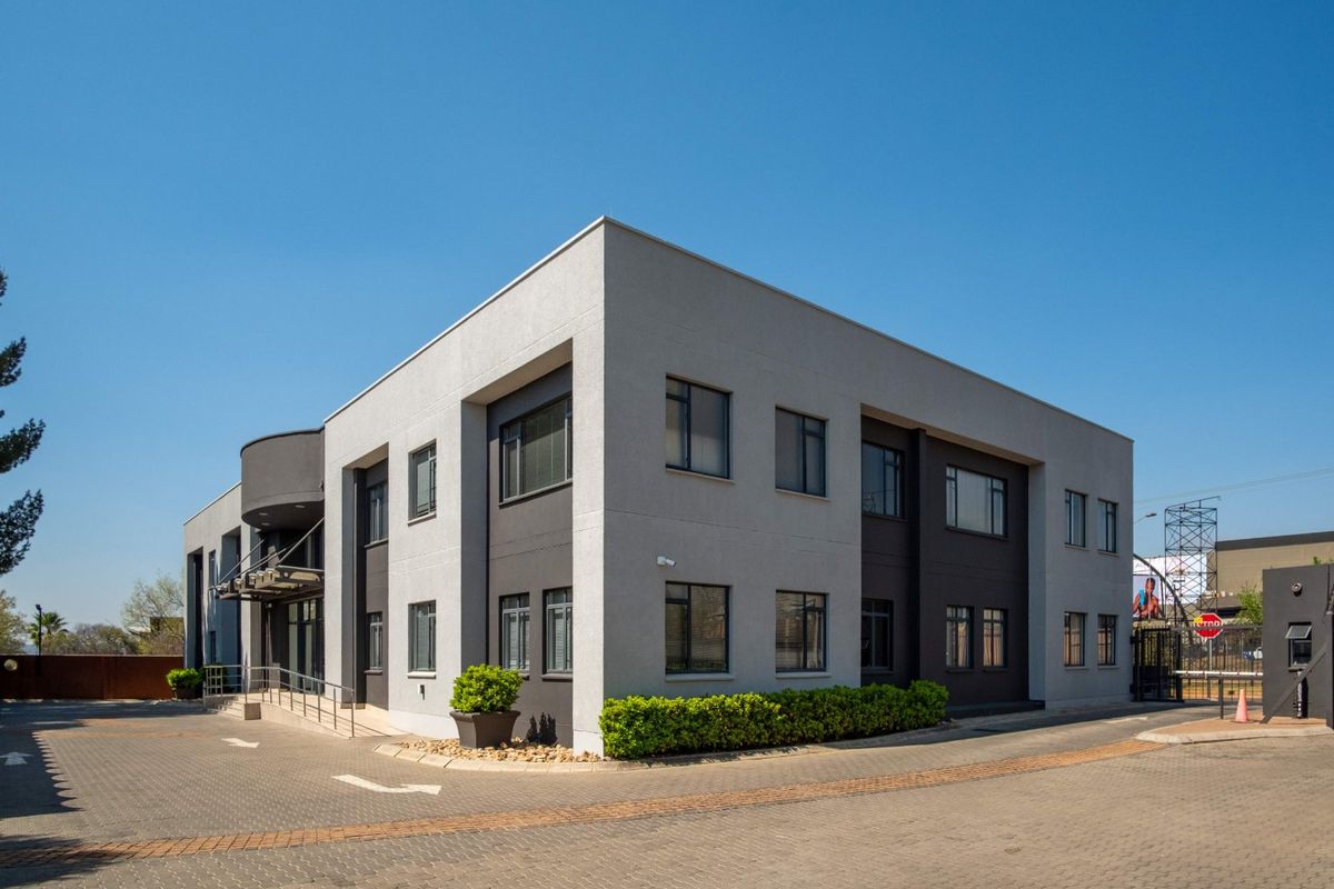 GLA (M2) 2,378 Commercial Office Space in Lynwood, Pretoria: - Photo 5
