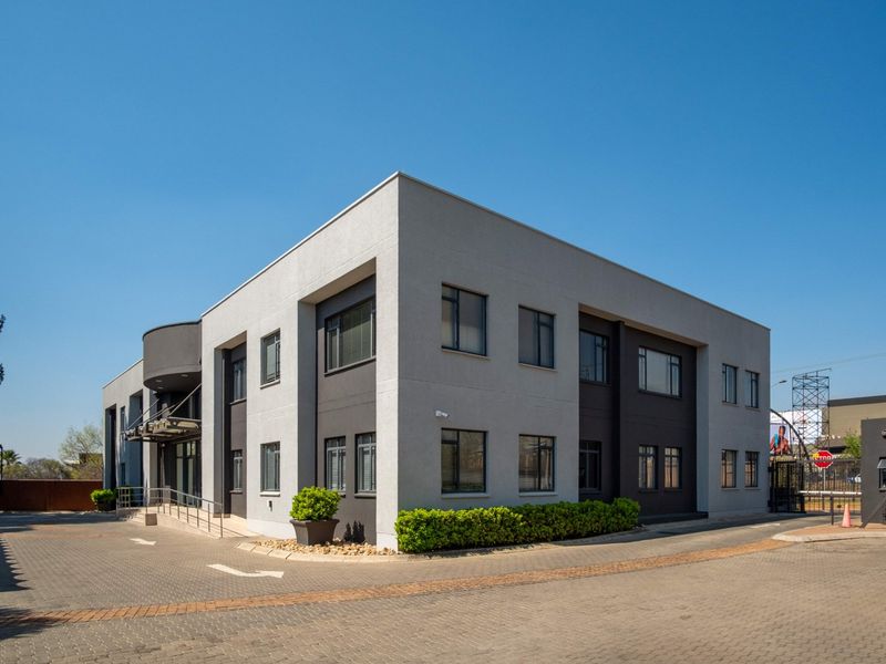 GLA (M2) 2,378 Commercial Office Space in Lynwood, Pretoria: - Photo 5