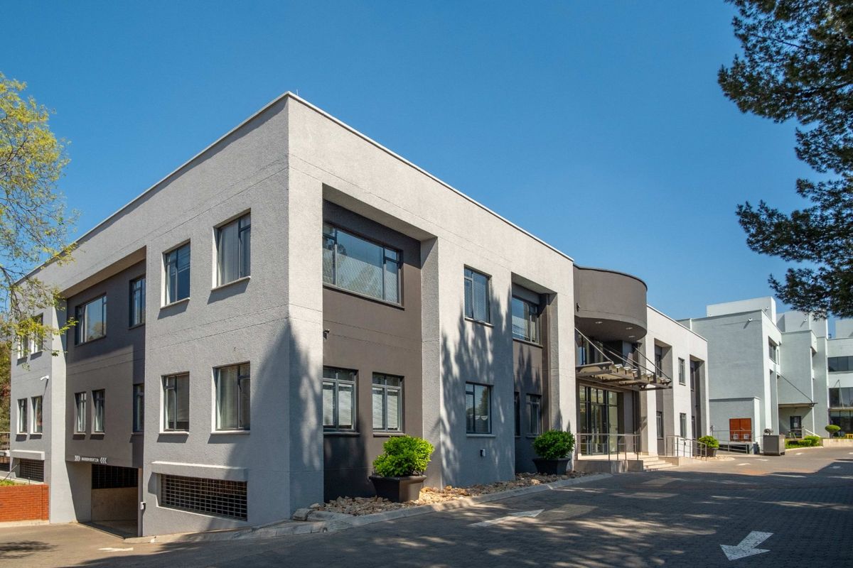 GLA (M2) 2,378 Commercial Office Space in Lynwood, Pretoria: - Photo 4