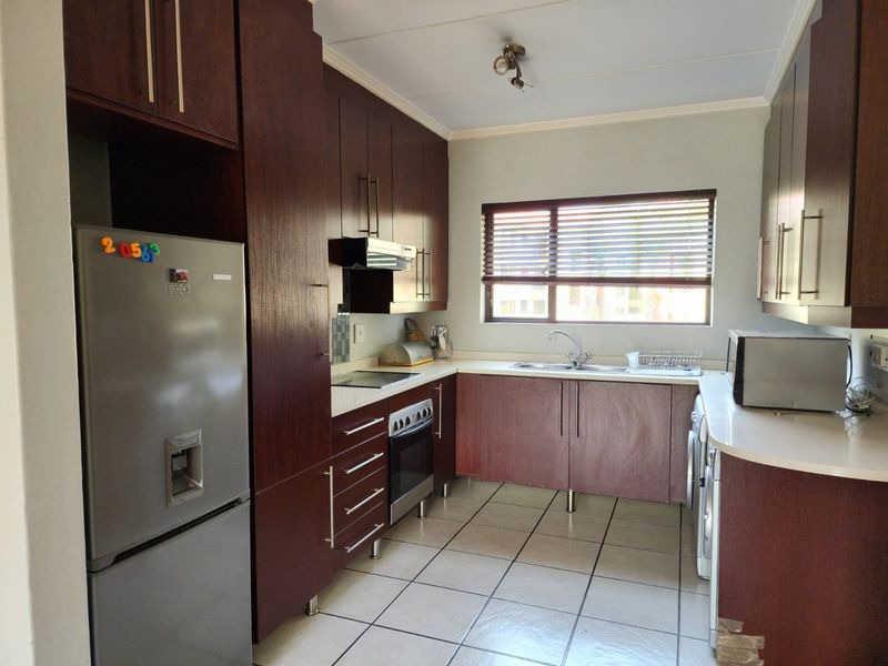 Multi level townhouse in secure complex with sport facilities - Photo 9