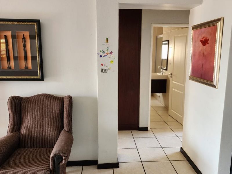 Multi level townhouse in secure complex with sport facilities - Photo 10