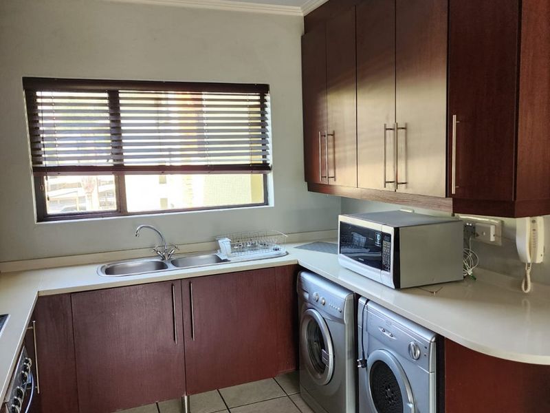 Multi level townhouse in secure complex with sport facilities - Photo 8