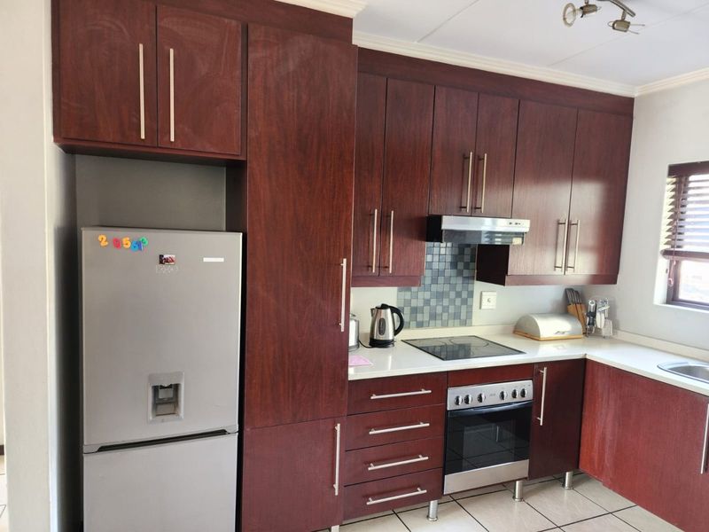 Multi level townhouse in secure complex with sport facilities - Photo 6