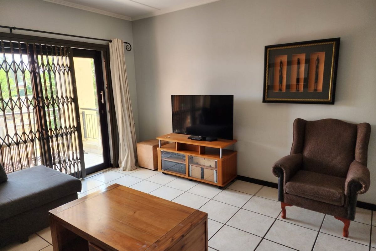 Multi level townhouse in secure complex with sport facilities - Photo 4