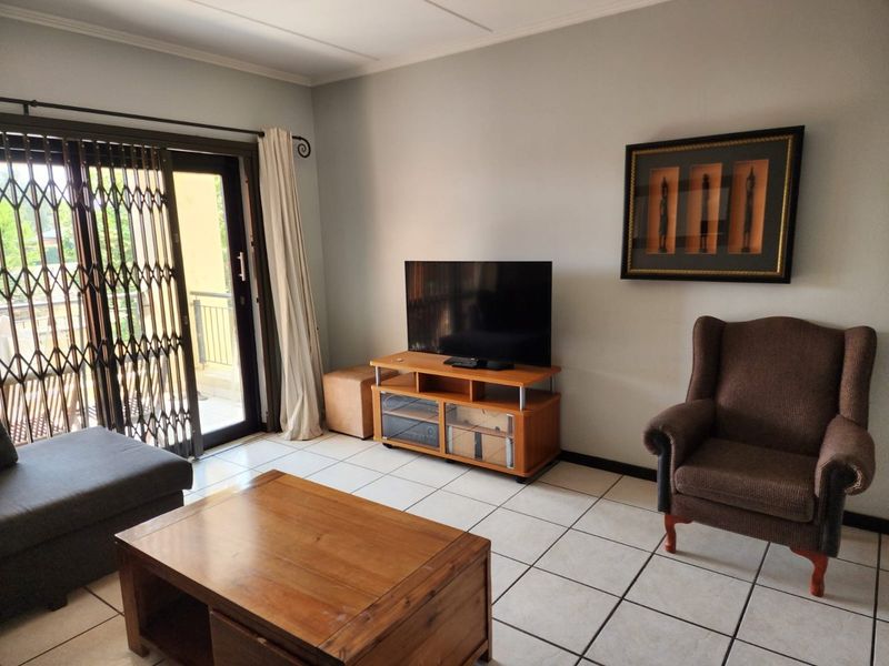 Multi level townhouse in secure complex with sport facilities - Photo 4