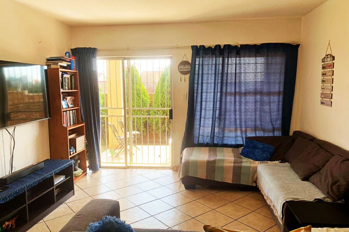 Stunning 2-Bedroom Stacker Unit for Sale in Popular Havanna Complex - Photo 4