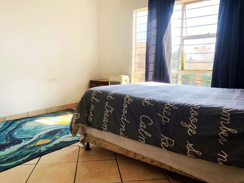 Stunning 2-Bedroom Stacker Unit for Sale in Popular Havanna Complex - Photo 6