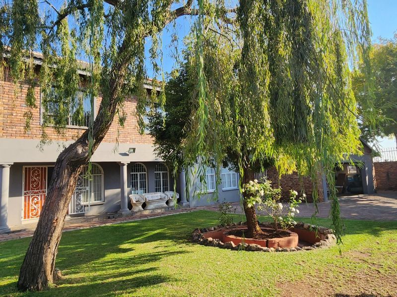 Modern Face Brick Home For Sale in Erasmia - Photo 2