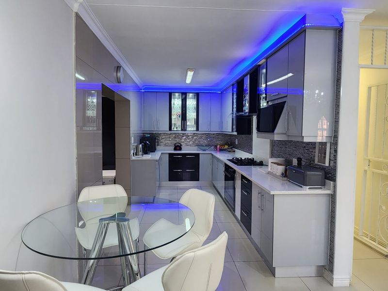 Modern Face Brick Home For Sale in Erasmia - Photo 10