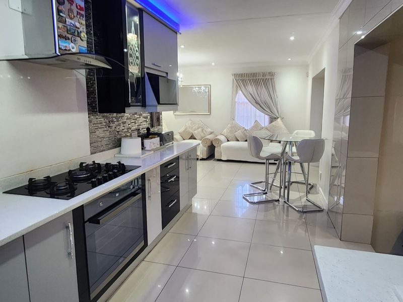 Modern Face Brick Home For Sale in Erasmia - Photo 9