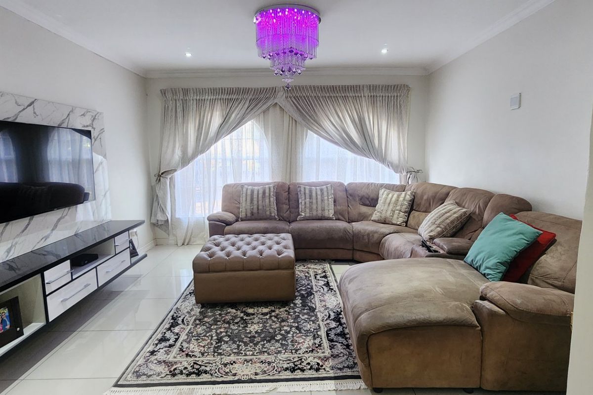 Modern Face Brick Home For Sale in Erasmia - Photo 4