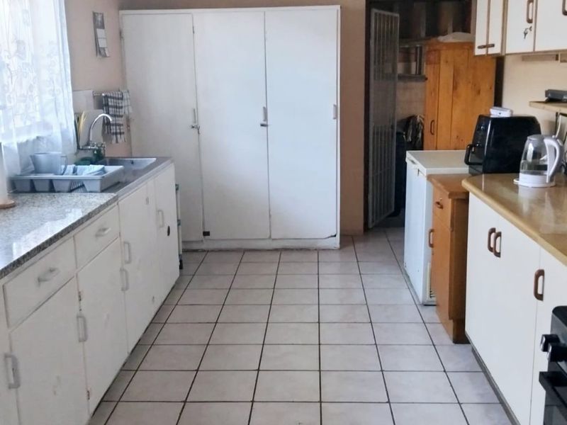 3 Bedroom house in Greenfields - Photo 3