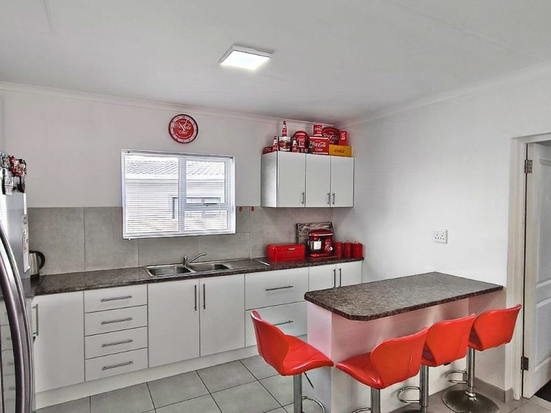 Brand-New Modern Home in Fountains Estate – Exceptional Value, Prime Location - Photo 9