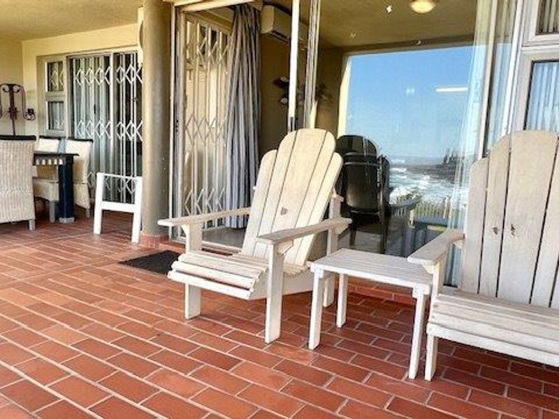 Elegant Coastal Living – Ground Floor 3-Bedroom Beachfront Apartment - Photo 5