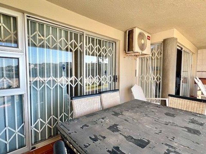 Elegant Coastal Living – Ground Floor 3-Bedroom Beachfront Apartment - Photo 7