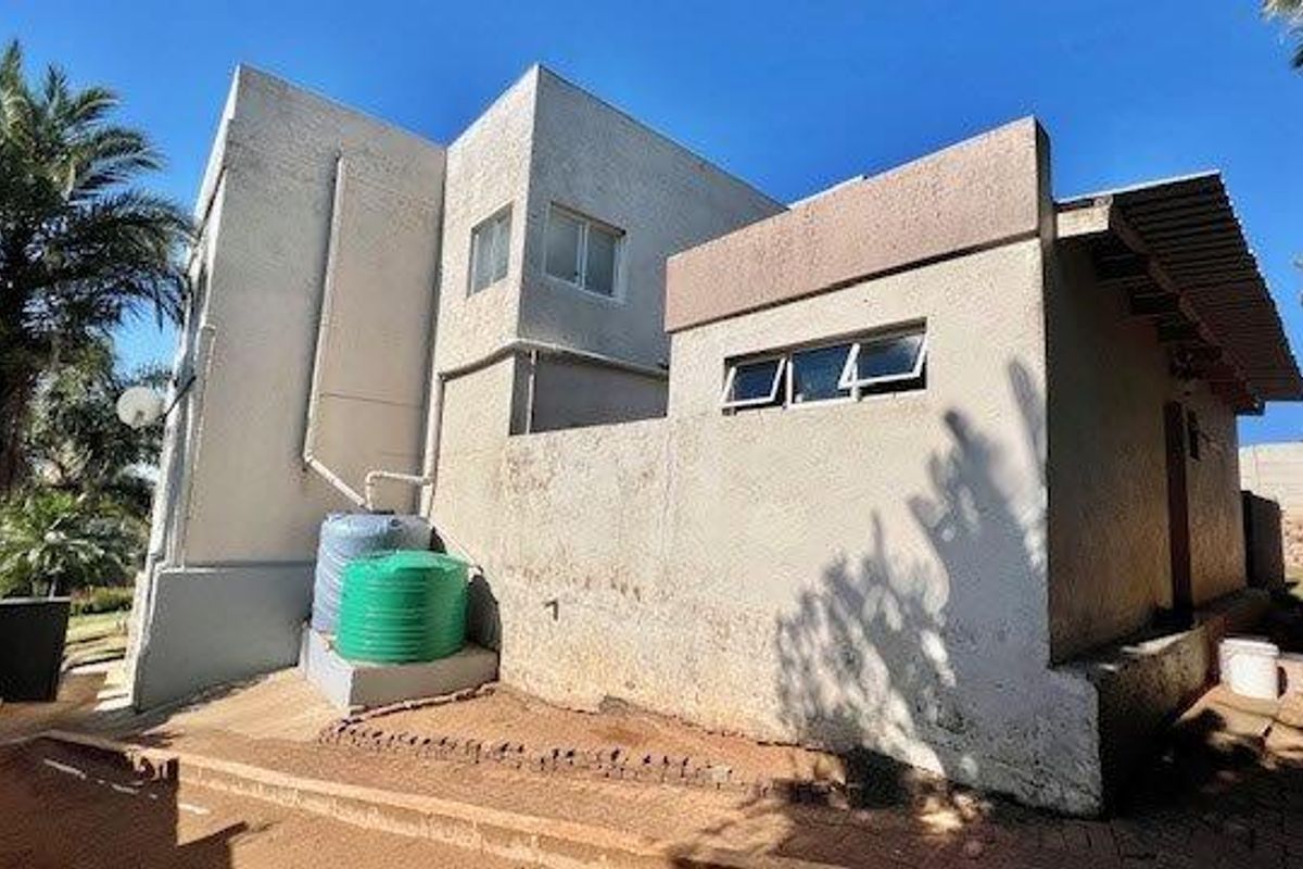 Coastal Luxury Redefined – Elegant Multi-Level Family Home with Ocean Views - Photo 3