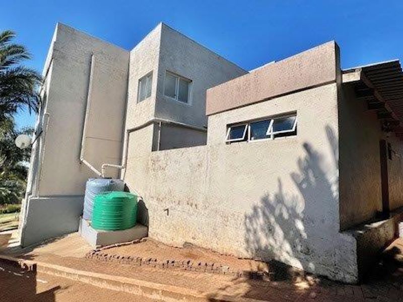 Coastal Luxury Redefined – Elegant Multi-Level Family Home with Ocean Views - Photo 3