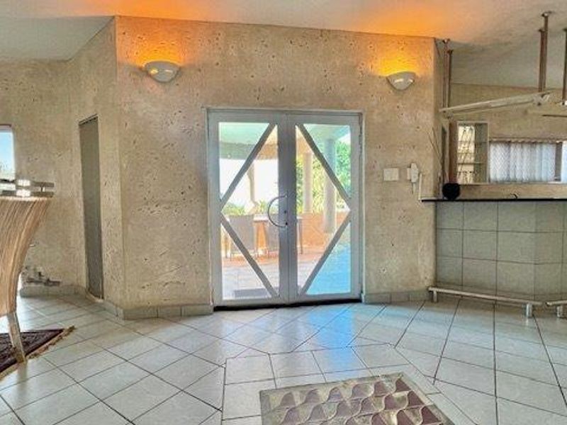 Coastal Luxury Redefined – Elegant Multi-Level Family Home with Ocean Views - Photo 10