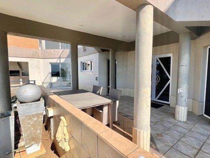 Coastal Luxury Redefined – Elegant Multi-Level Family Home with Ocean Views - Photo 8