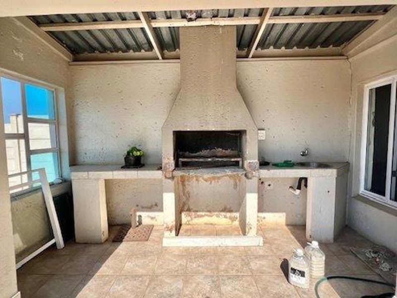 Coastal Luxury Redefined – Elegant Multi-Level Family Home with Ocean Views - Photo 7