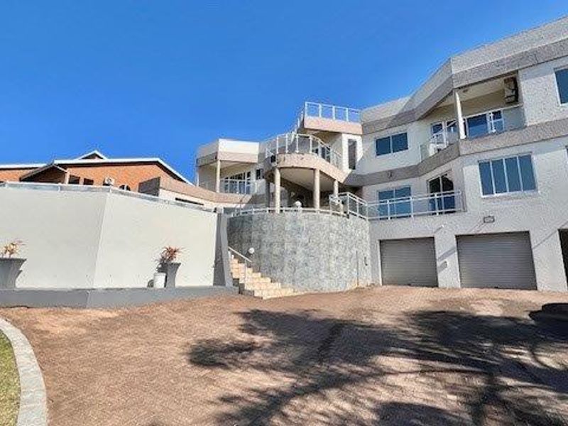 Coastal Luxury Redefined – Elegant Multi-Level Family Home with Ocean Views - Photo 4
