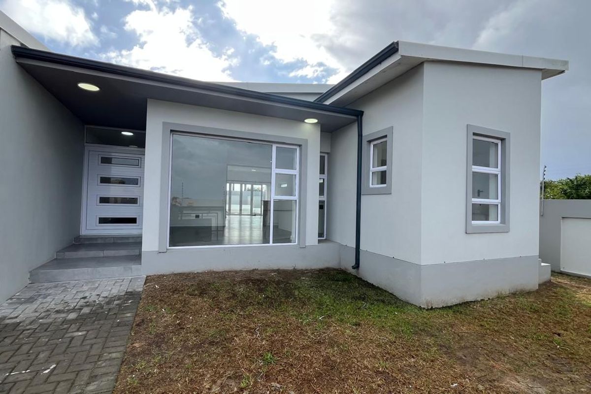 Modern Family Retreat with Exceptional Finishes and Thoughtful Design Located in Aston Bay, Jeffreys Bay - Photo 3