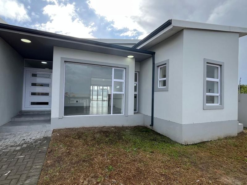 Modern Family Retreat with Exceptional Finishes and Thoughtful Design Located in Aston Bay, Jeffreys Bay - Photo 3