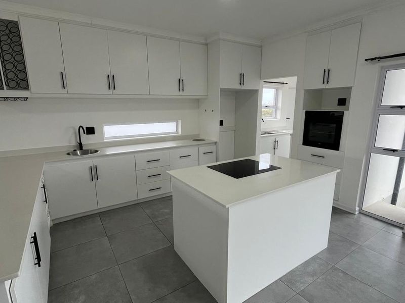 Modern Family Retreat with Exceptional Finishes and Thoughtful Design Located in Aston Bay, Jeffreys Bay - Photo 10