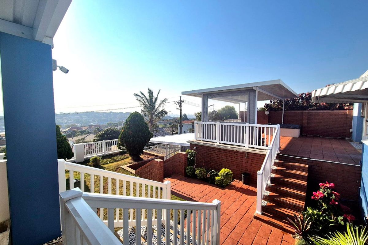 3 Bedroom House for sale in Ocean View Bluff R2,800,000 - Photo 2