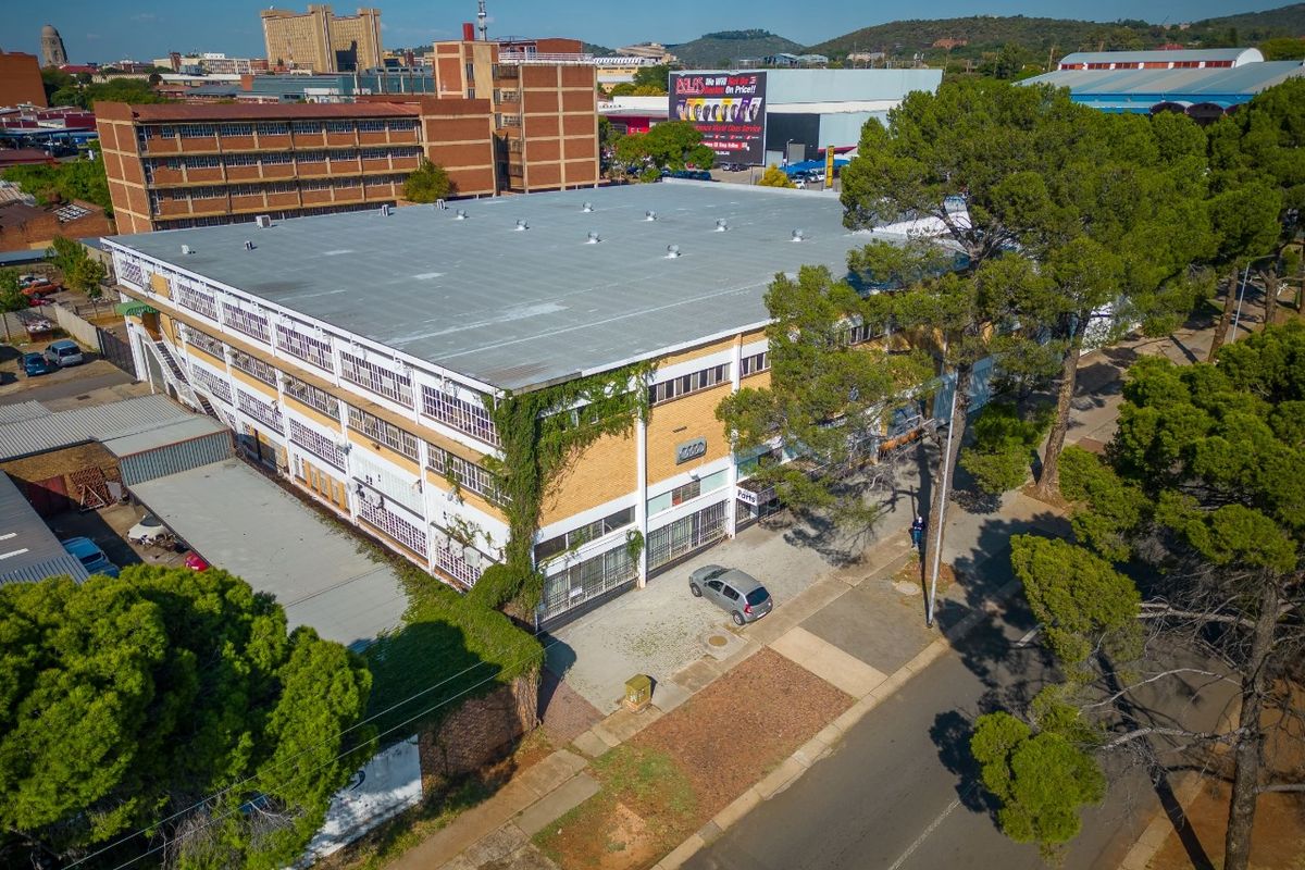 Prime Dealership /Showroom/ Warehouse Space for Rent in Pretoria CBD – Princess Park - Photo 3