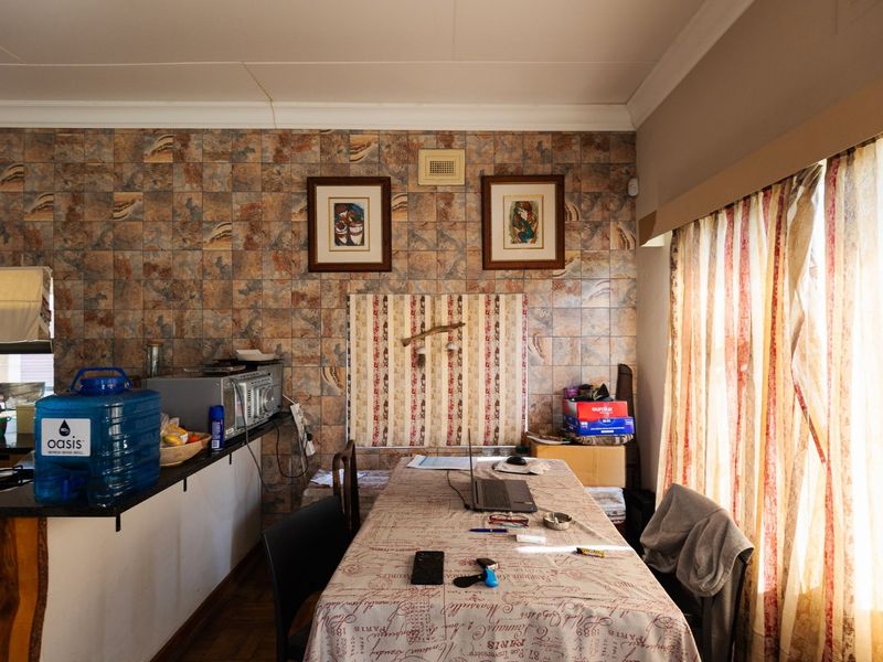 Perfect Location And Sea Views - Photo 8