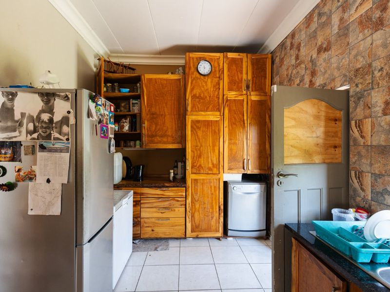 Perfect Location And Sea Views - Photo 6