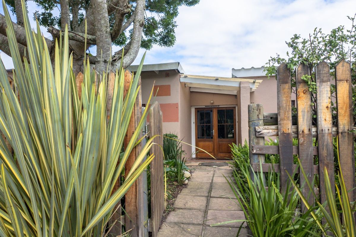 Lifestyle property with income potential situated in the sought after area Elandskraal - Photo 2