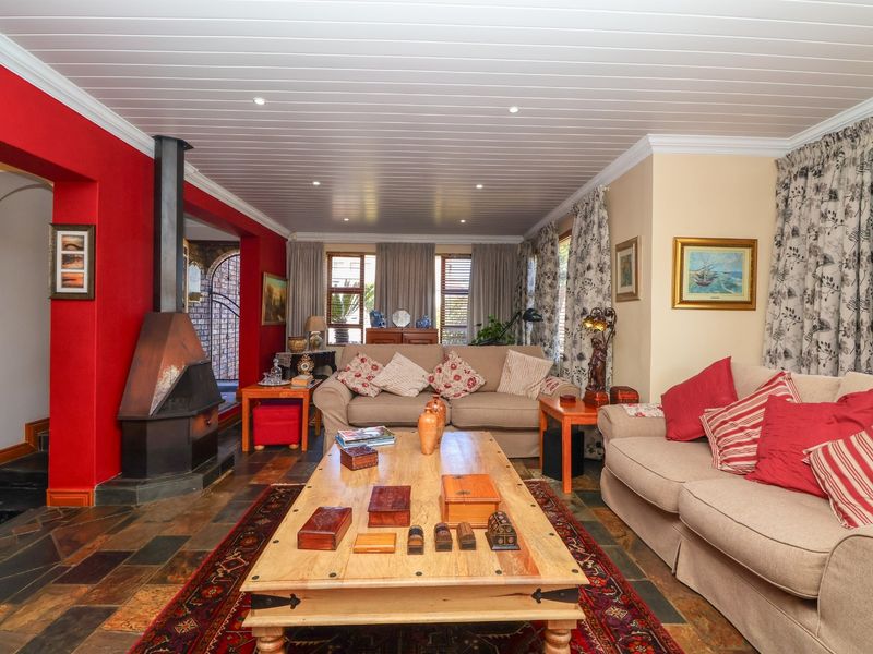 Stunning Low-Maintenance North-facing Family Home - Photo 4