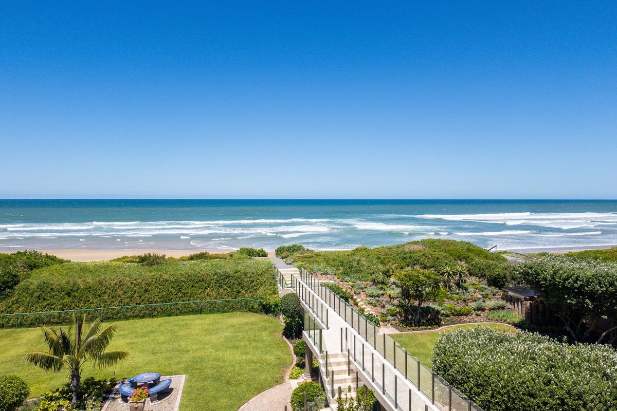 Magnificent Beachfront Residence - Photo 4