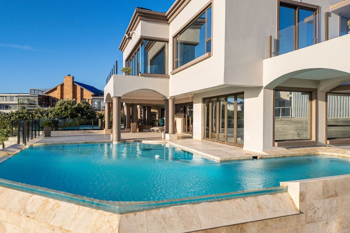 Magnificent Beachfront Residence - Photo 2