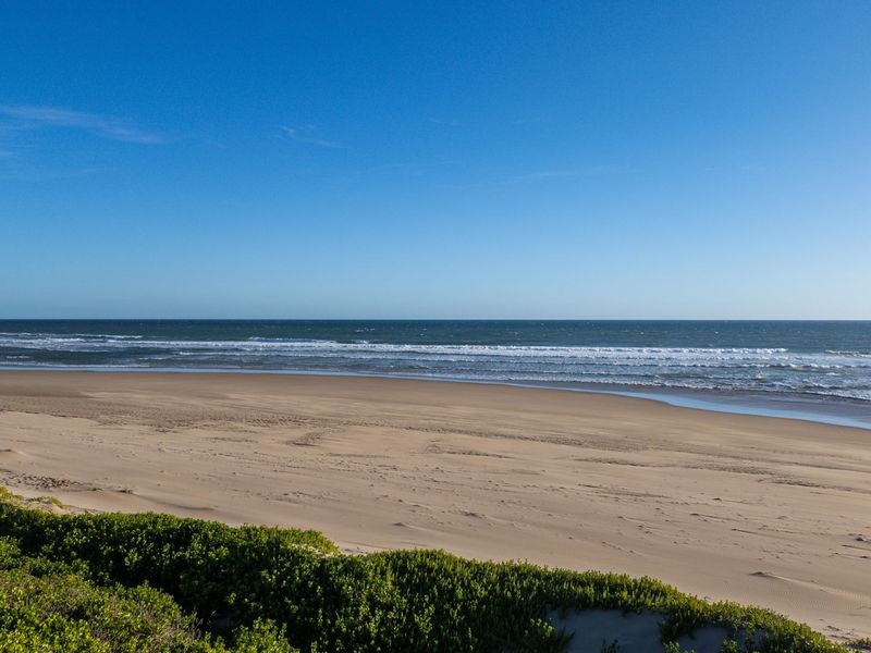 Magnificent Beachfront Residence - Photo 5