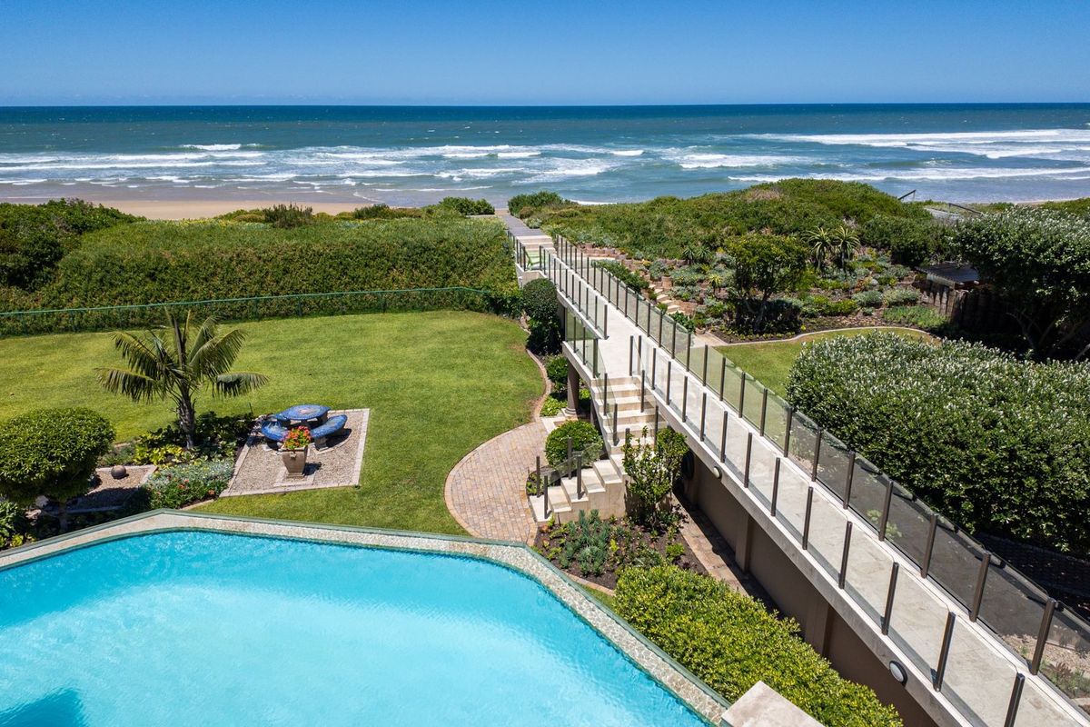 Magnificent Beachfront Residence - Photo 3