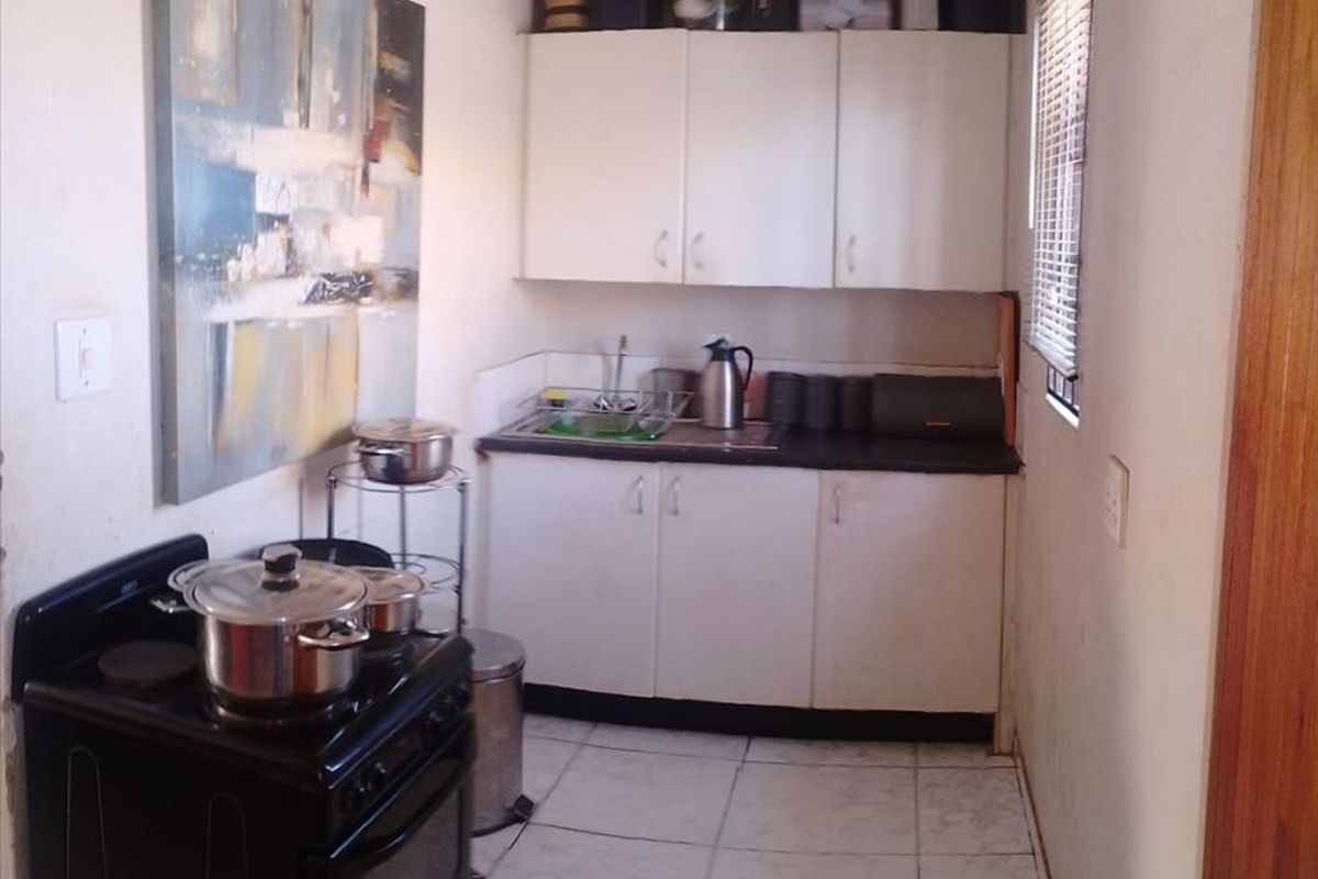 Charming 3-Bedroom Home with Inviting Living Spaces - Photo 2