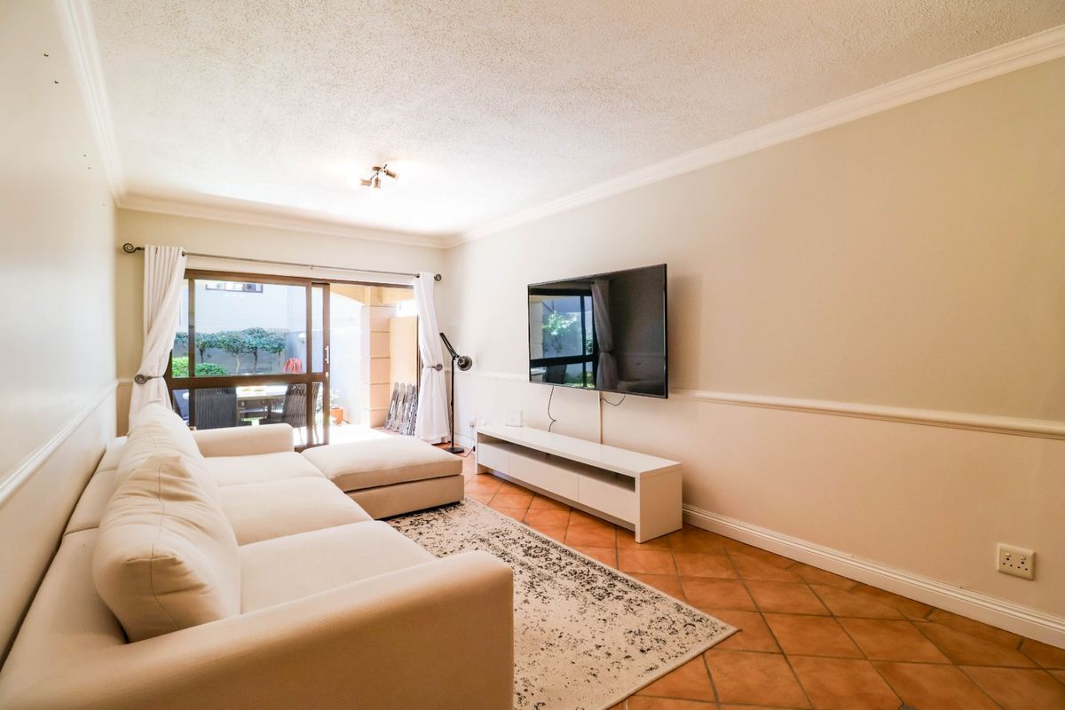 Modern Two Bedroom Garden Apartment - Photo 5