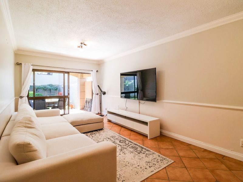 Modern Two Bedroom Garden Apartment - Photo 5