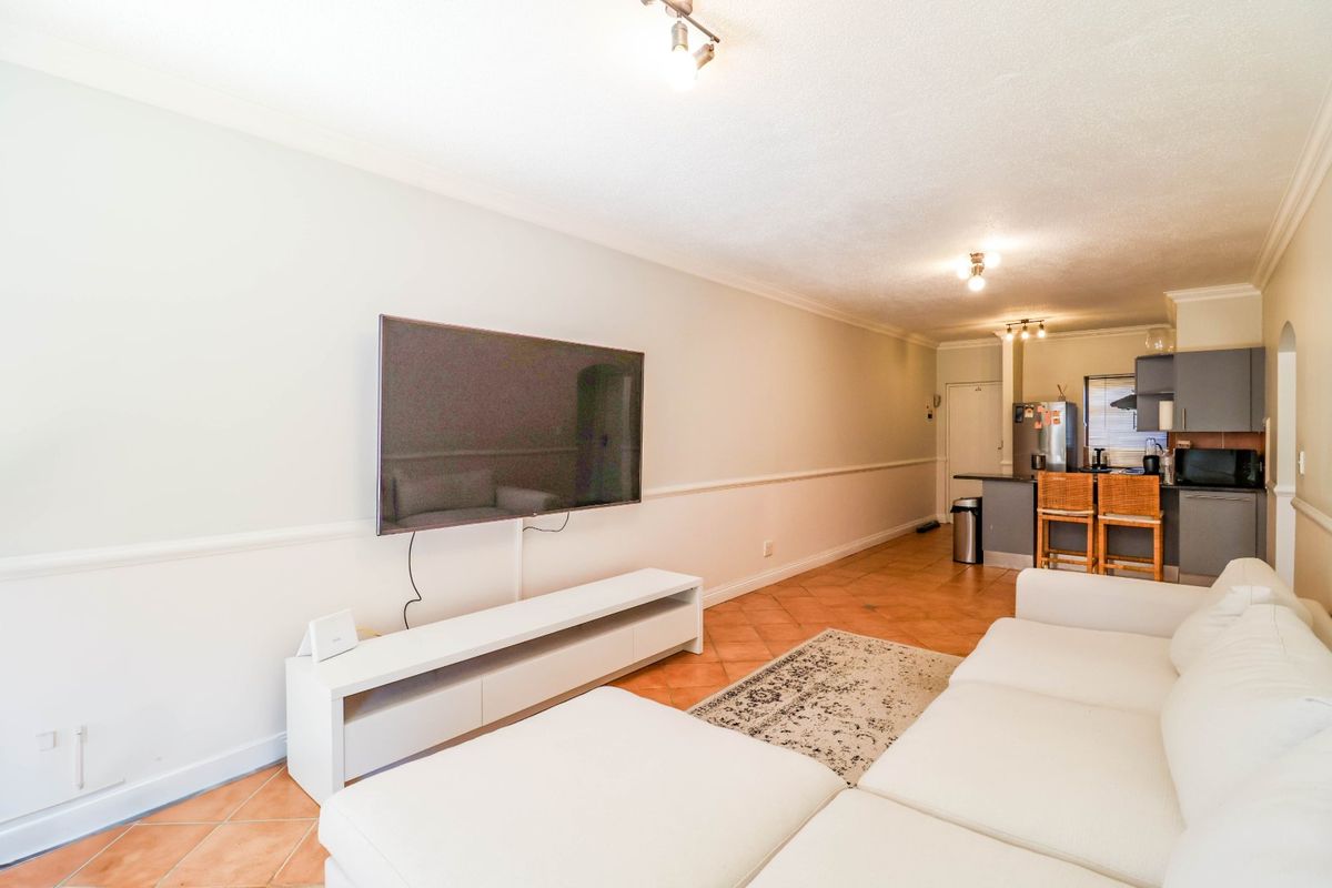 Modern Two Bedroom Garden Apartment - Photo 4