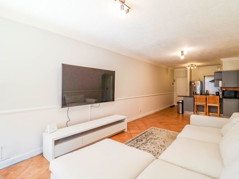 Modern Two Bedroom Garden Apartment - Photo 4