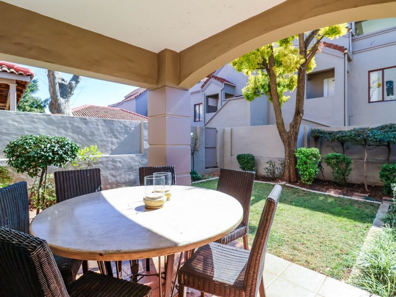 Modern Two Bedroom Garden Apartment - Photo 2