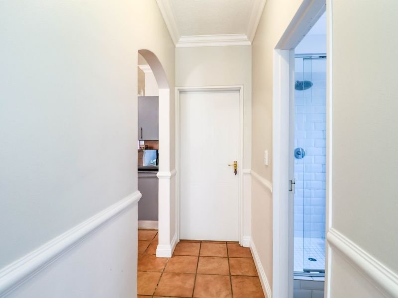 Modern Two Bedroom Garden Apartment - Photo 10