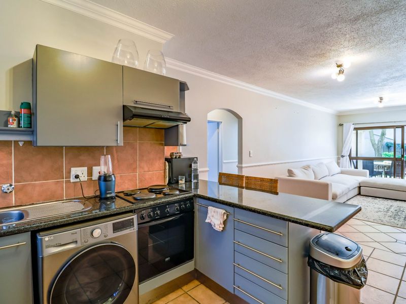 Modern Two Bedroom Garden Apartment - Photo 9