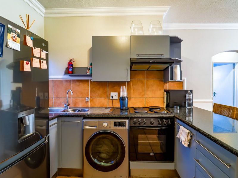 Modern Two Bedroom Garden Apartment - Photo 8