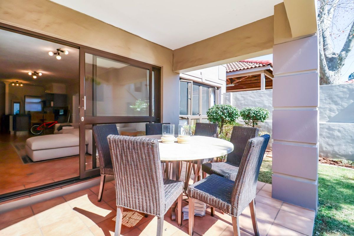 Modern Two Bedroom Garden Apartment - Photo 3